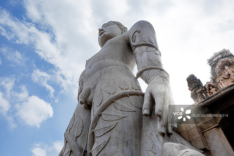 印度卡纳塔克邦戈马特斯瓦拉巴胡巴利巨石雕像图片素材