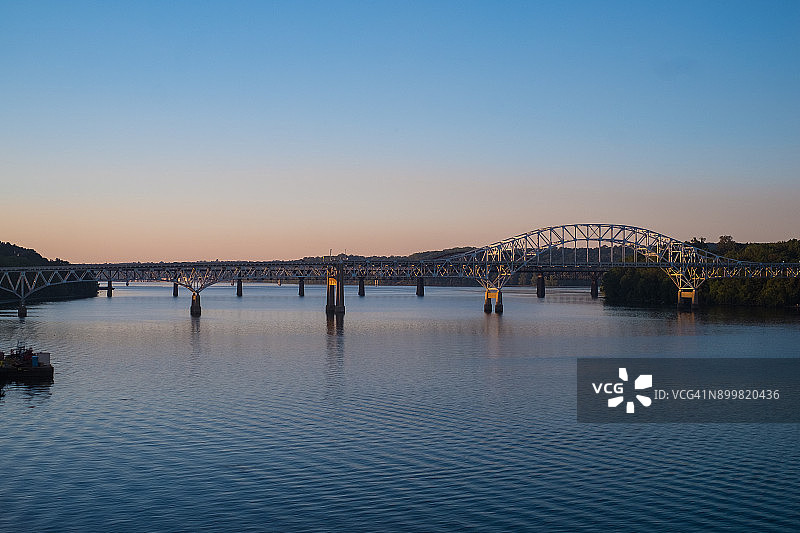 马里兰州哈弗尔德格雷斯市萨斯奎哈纳河上的桥梁图片素材