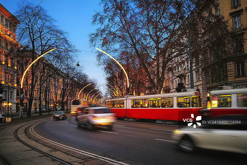 维也纳圣诞装饰灯光夜景图片素材