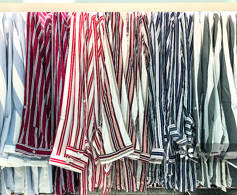 条纹衬衫的颜色变化图片素材