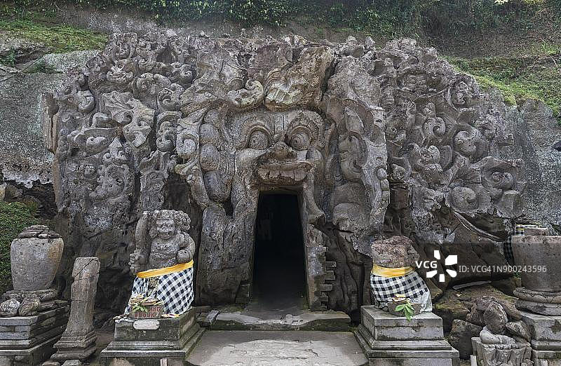 印度尼西亚巴厘岛乌布象窟石雕图片素材