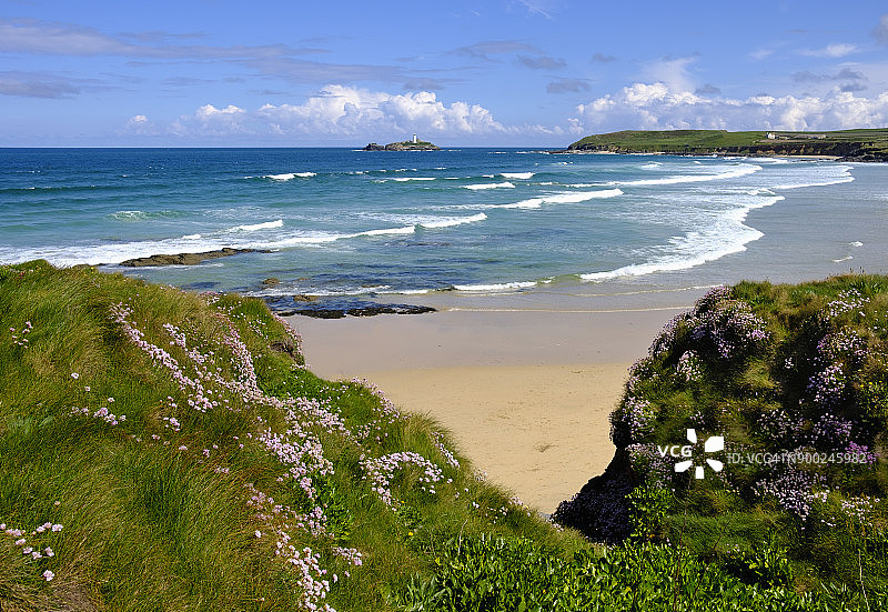 英国英格兰康沃尔，吉维西安，海滩和戈德雷维灯塔图片素材