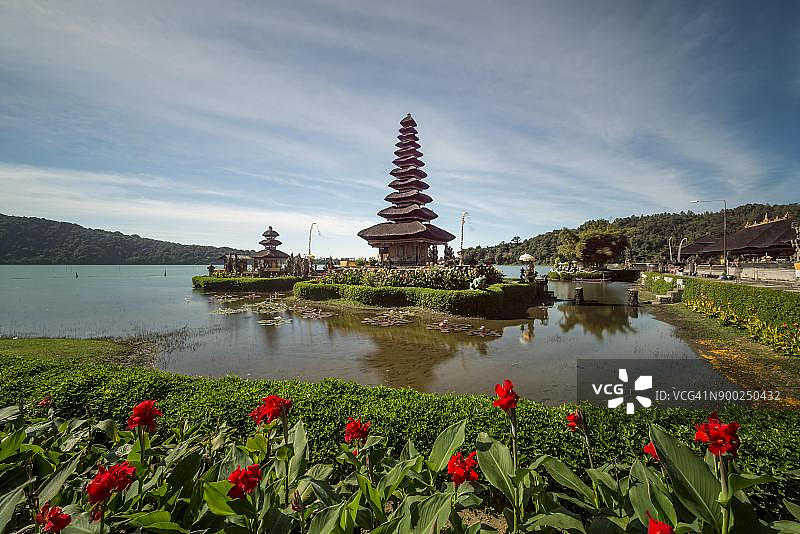 印度尼西亚巴厘岛布拉坦湖水神庙图片素材