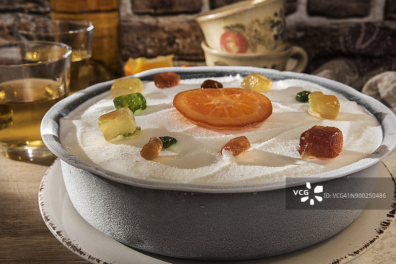 卡萨塔与强化葡萄酒，蜜饯水果和新鲜橙子图片素材