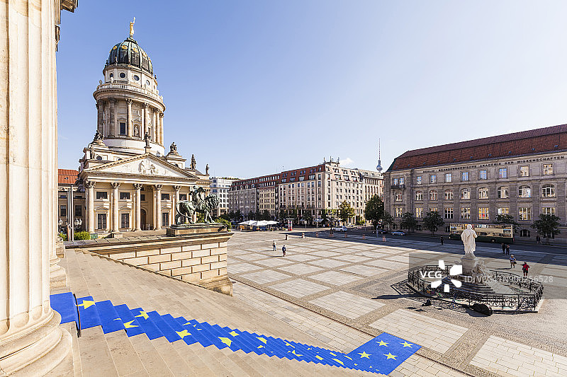 德国柏林：宪兵广场，前景为音乐厅图片素材