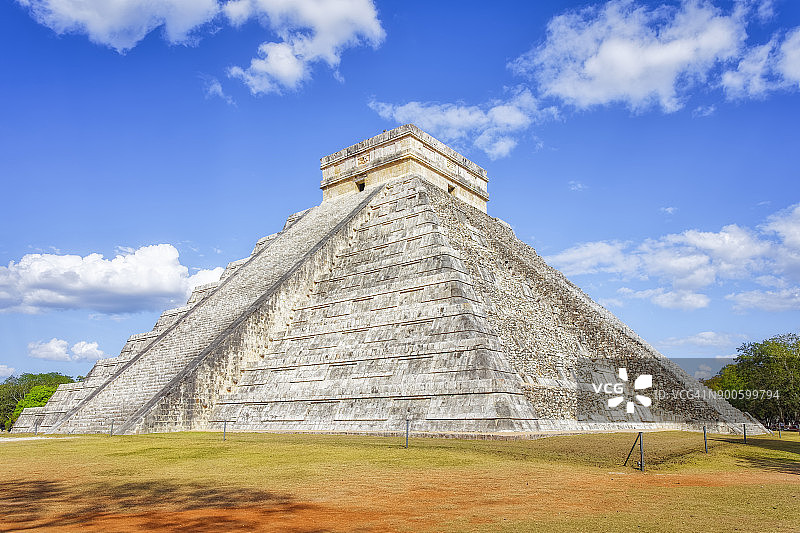 奇琴伊察玛雅金字塔：库库尔坎/卡斯蒂略考古遗址（墨西哥）图片素材