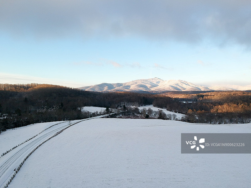 早晨的光芒图片素材