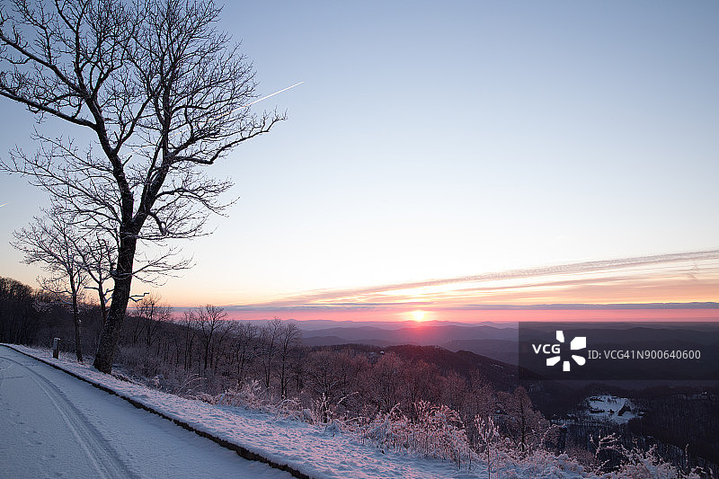 早晨的光芒图片素材