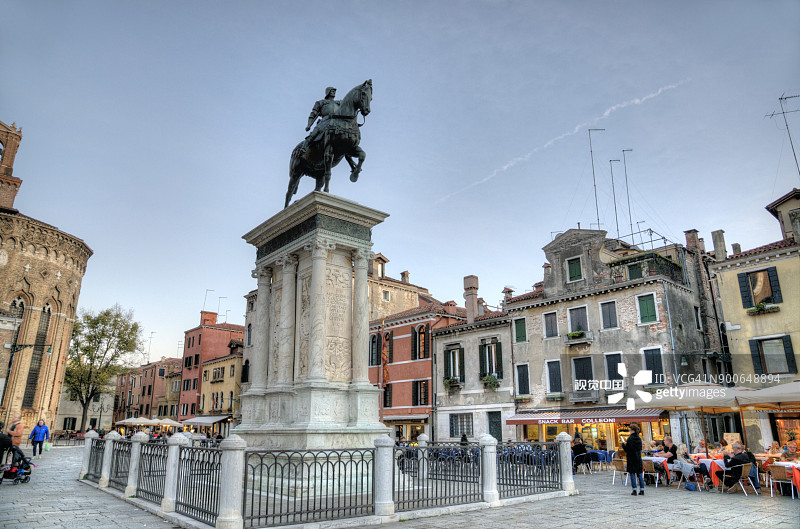 意大利威尼斯圣若望及保禄广场：巴尔托洛梅奥·科莱奥尼的骑马雕像图片素材