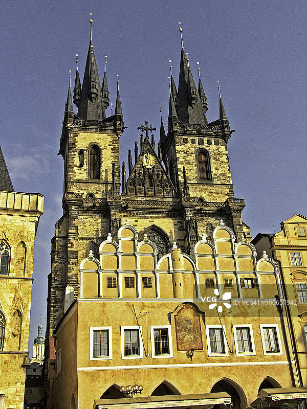 高耸的泰恩教堂图片素材