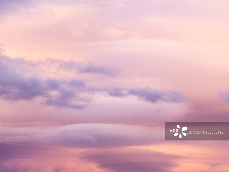 日落时分西班牙瓦伦西亚的彩色云霞图片素材