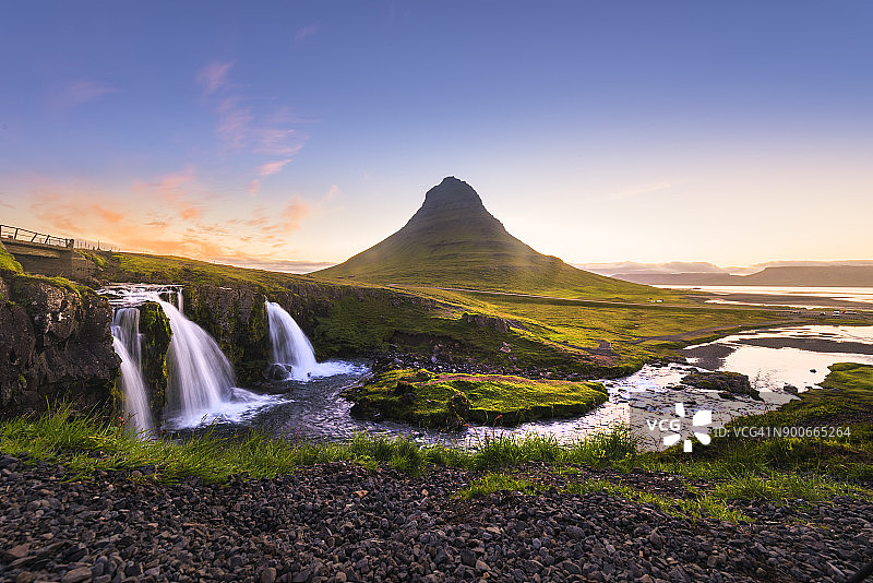 清晨的教堂山图片素材