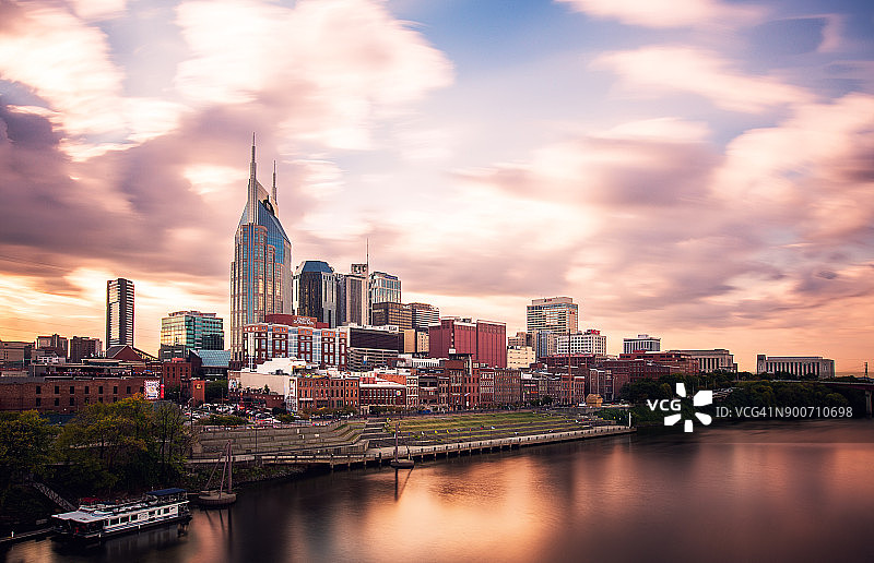 日落时分的纳什维尔天际线图片素材