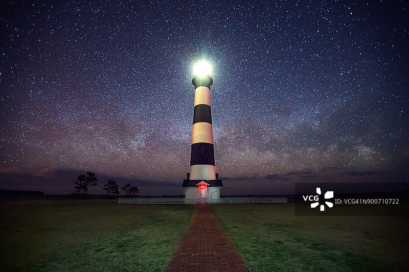 夜晚的博迪岛灯塔图片素材