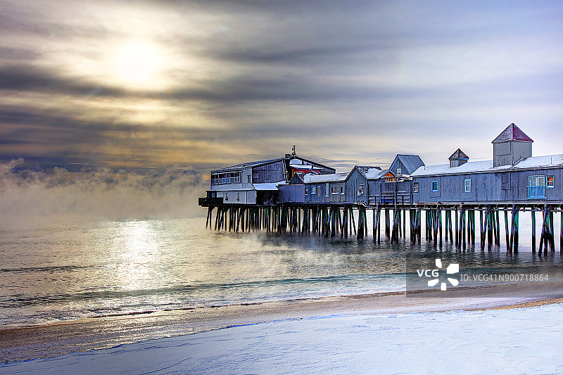 老果园海滩上的北极海雾图片素材