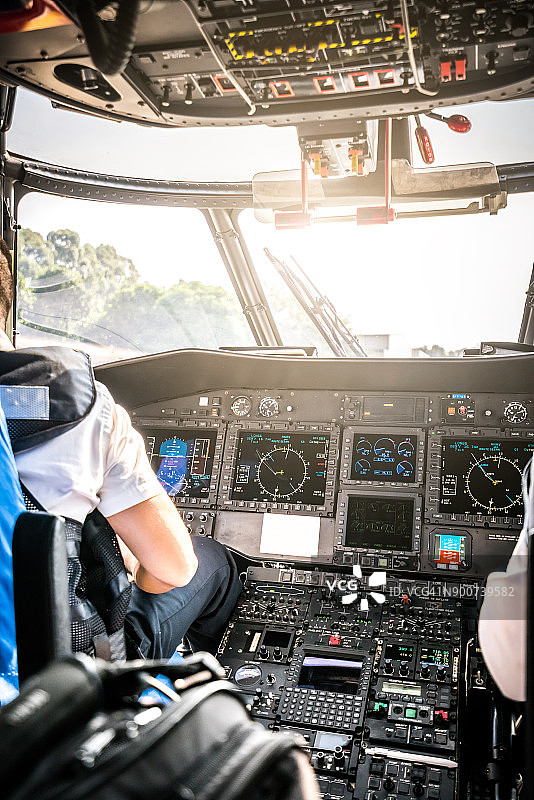 驾驶直升机图片素材