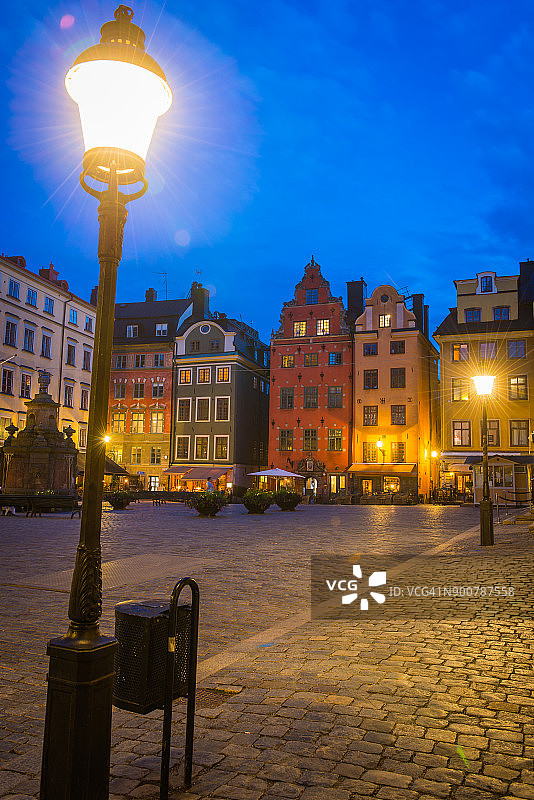 斯德哥尔摩老城斯托克广场的温暖灯光图片素材