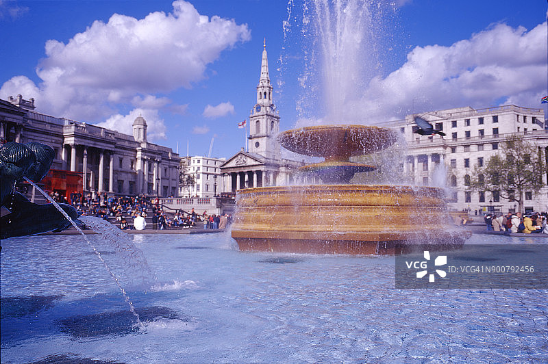 特拉法加广场喷泉，国家美术馆图片素材