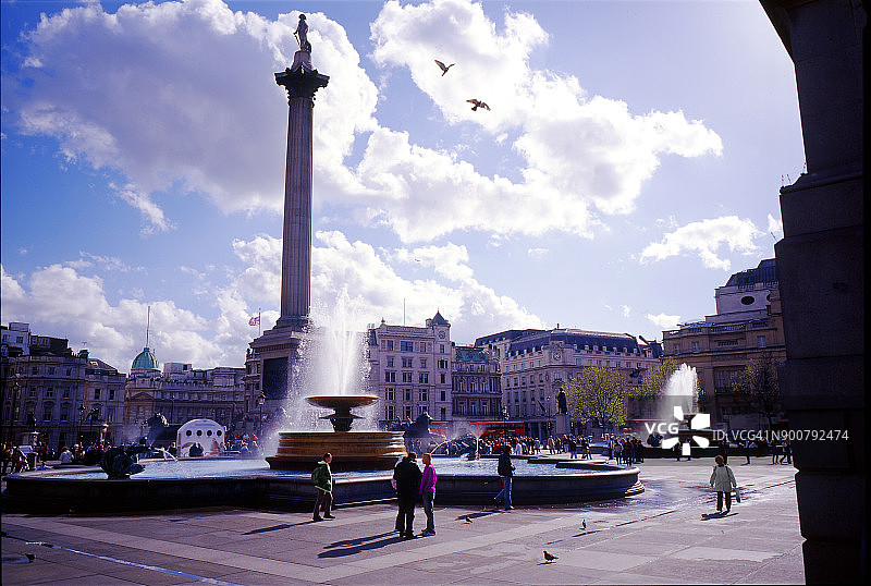 特拉法加广场喷泉图片素材