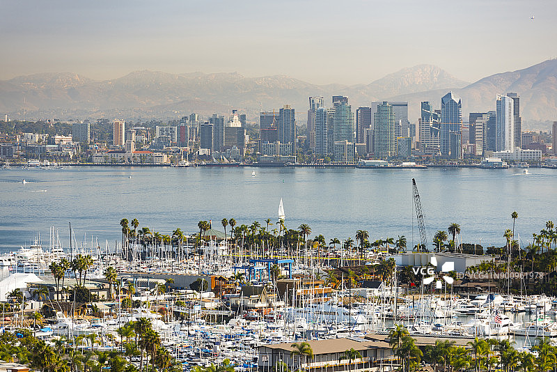 从洛马岬眺望圣地亚哥天际线图片素材