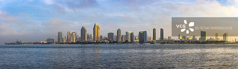科罗纳多岛眺望圣地亚哥和海湾区全景图片素材