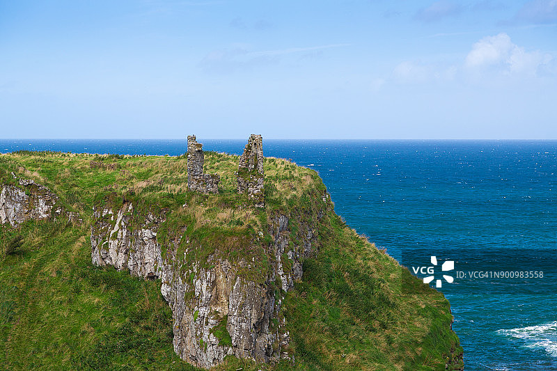 北爱尔兰安特里姆郡的邓塞韦里克城堡图片素材