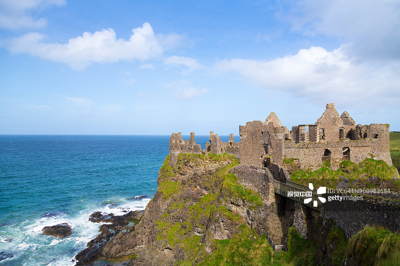 北爱尔兰安特里姆郡的邓路斯城堡图片素材