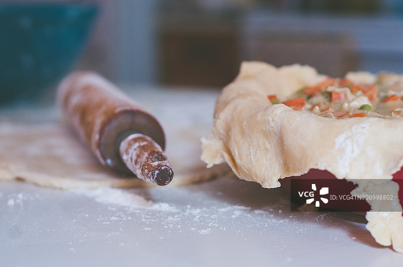 鸡肉砂锅馅饼图片素材