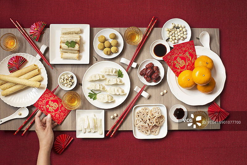 扁平风格中国新年团圆饭静物图片素材