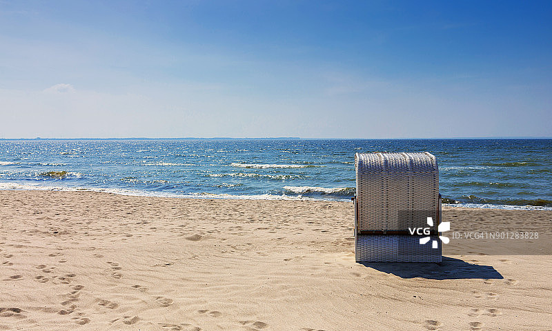 德国石荷州蒂门多夫海滩上的沙滩椅图片素材