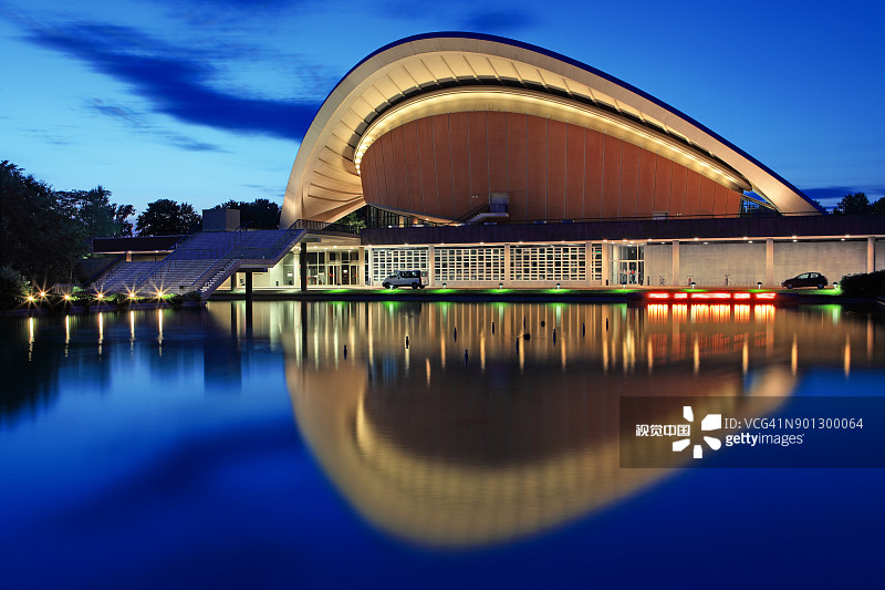 柏林世界文化宫蓝色时刻图片素材