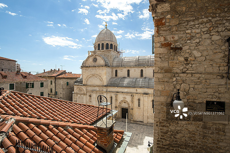 克罗地亚希贝尼克圣詹姆斯大教堂和屋顶图片素材