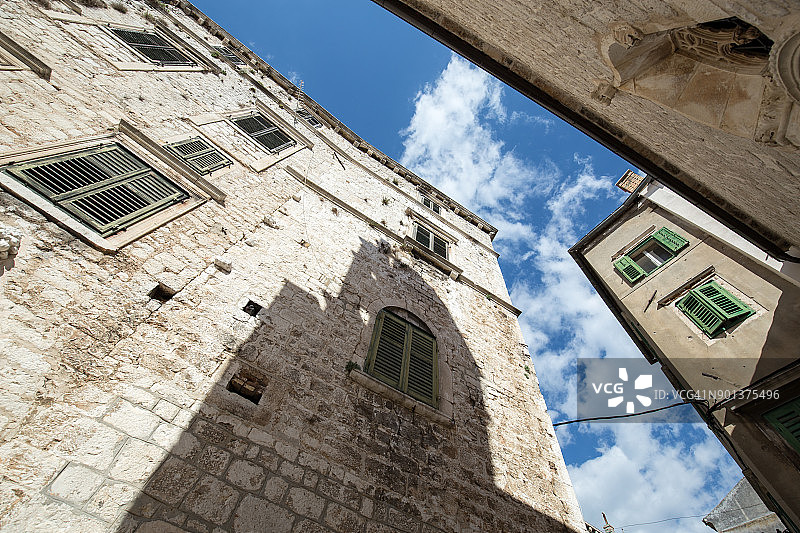 克罗地亚希贝尼克老城区的建筑物外观图片素材