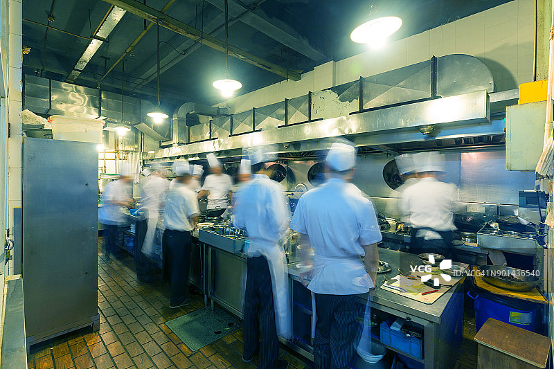 繁忙的厨房图片素材
