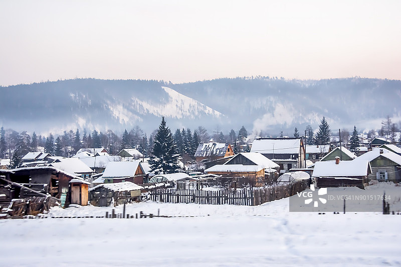 俄罗斯境内的西伯利亚大铁路沿线的白色景观图片素材