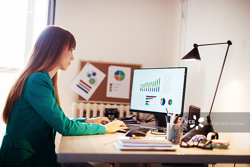 全球加密货币市场大幅增长图片素材