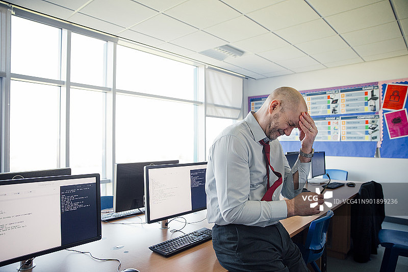 有压力的学校老师图片素材