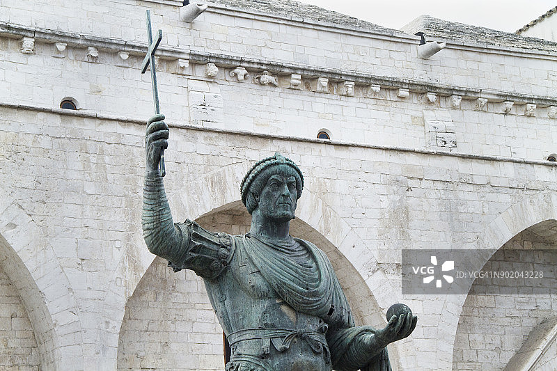 巨型青铜雕像图片素材