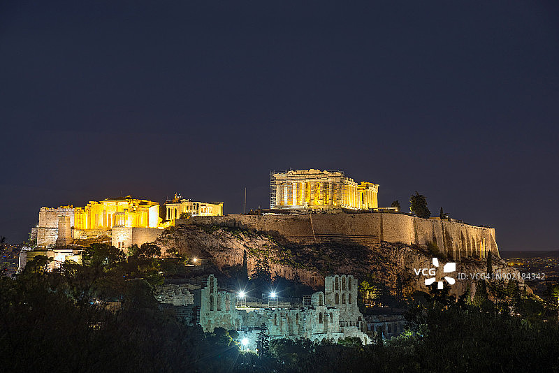 夜晚的雅典卫城和帕特农神庙图片素材