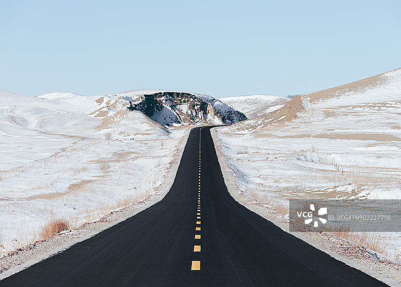 冬季空旷的道路图片素材