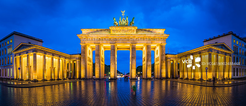 德国柏林勃兰登堡门地标夜景图片素材