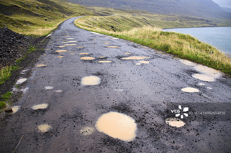 冰岛公路上的坑洼图片素材