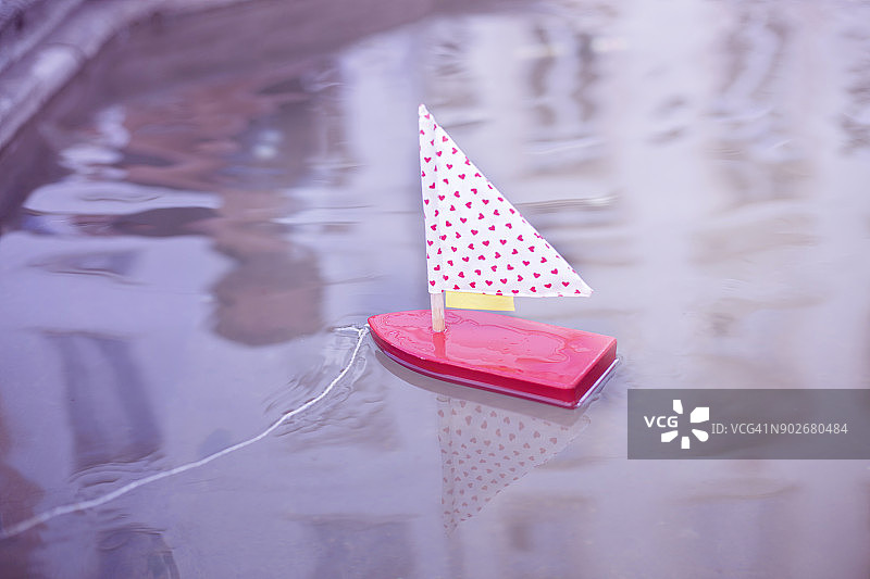 红色船只图片素材