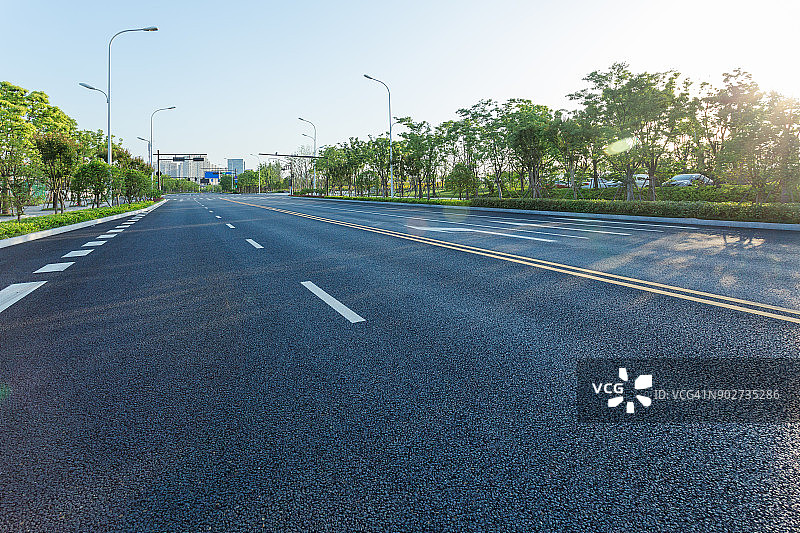 空旷的城市道路图片素材