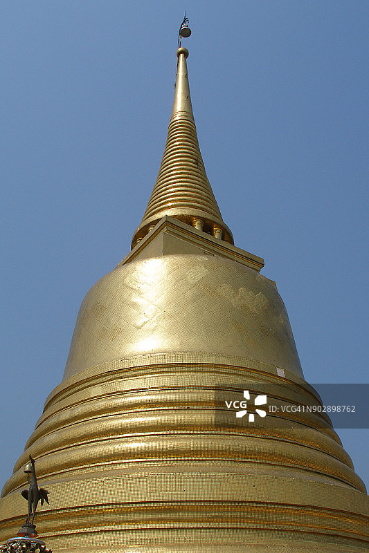 曼谷金山萨克特寺金色佛塔图片素材