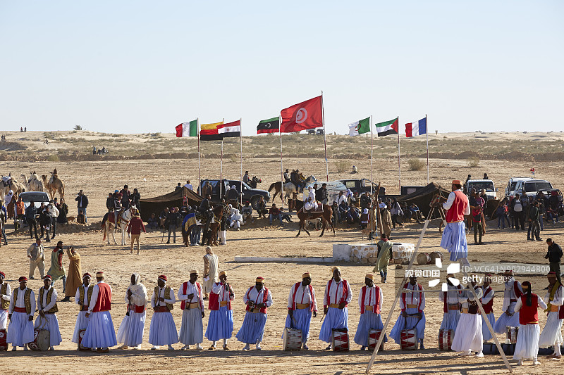 杜兹第50届撒哈拉国际节，从看台观看图片素材