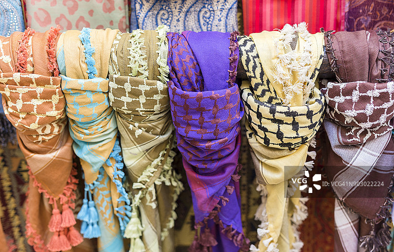 商店里的围巾（阿拉伯联合酋长国，迪拜）图片素材