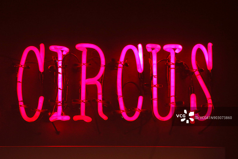 霓虹灯标志“CIRCUS”图片素材