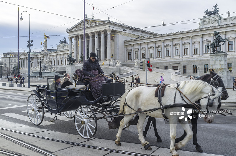 躺椅和议会大厦图片素材