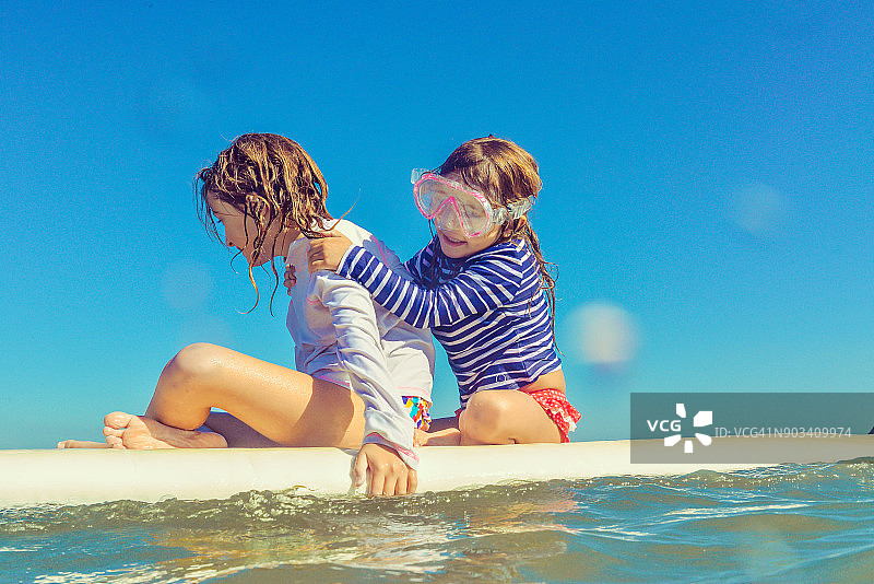 冲浪姐妹图片素材